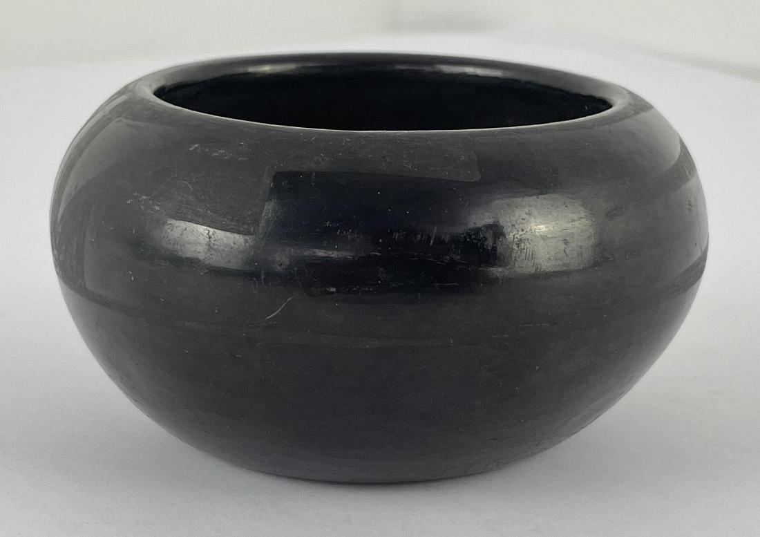 San Ildefonso Pueblo Indian Pottery Bowl Pot (1 of 7)