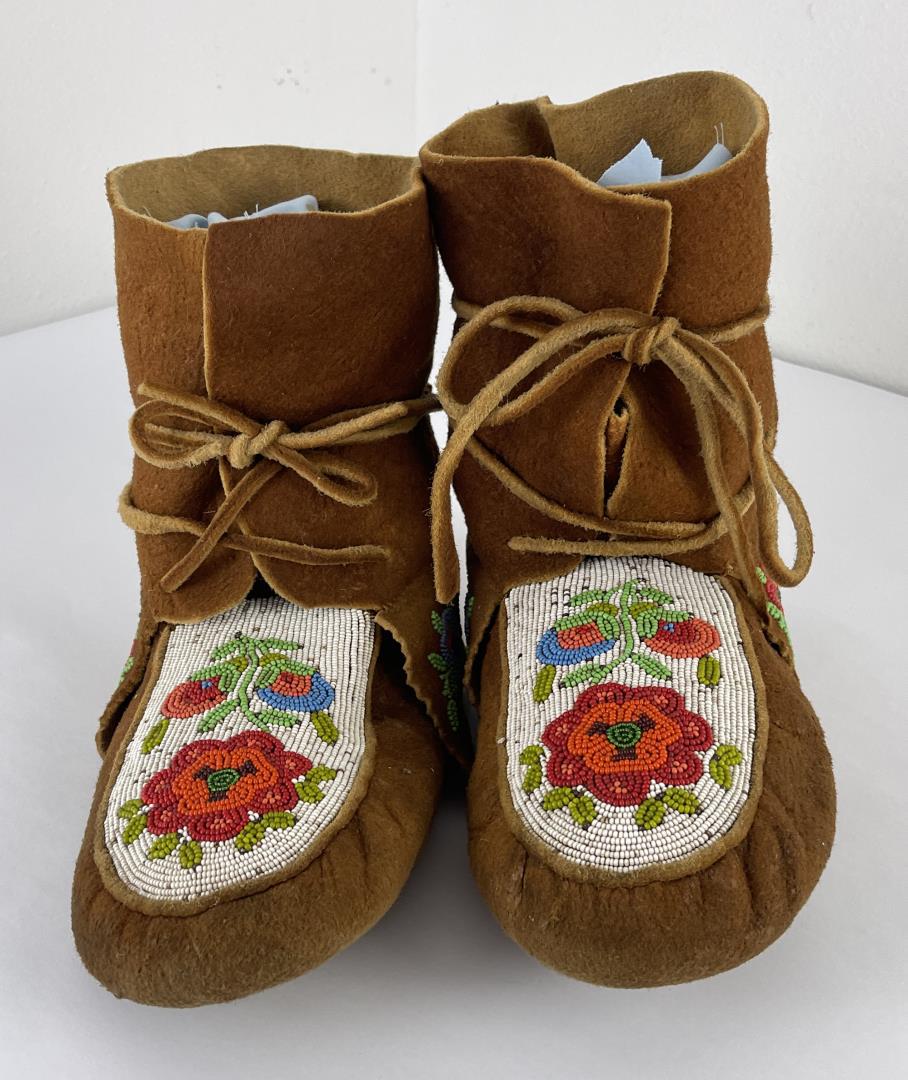 Cree Native American Indian Beaded Moccasins: 10 1/2" long, 4 1/2" wide.
