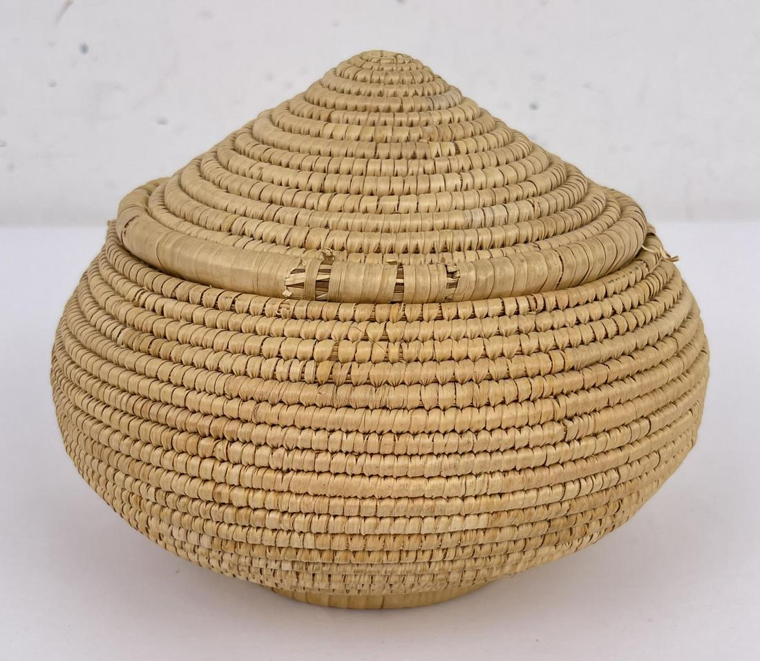 Lidded Alaskan Basket (1 of 6)