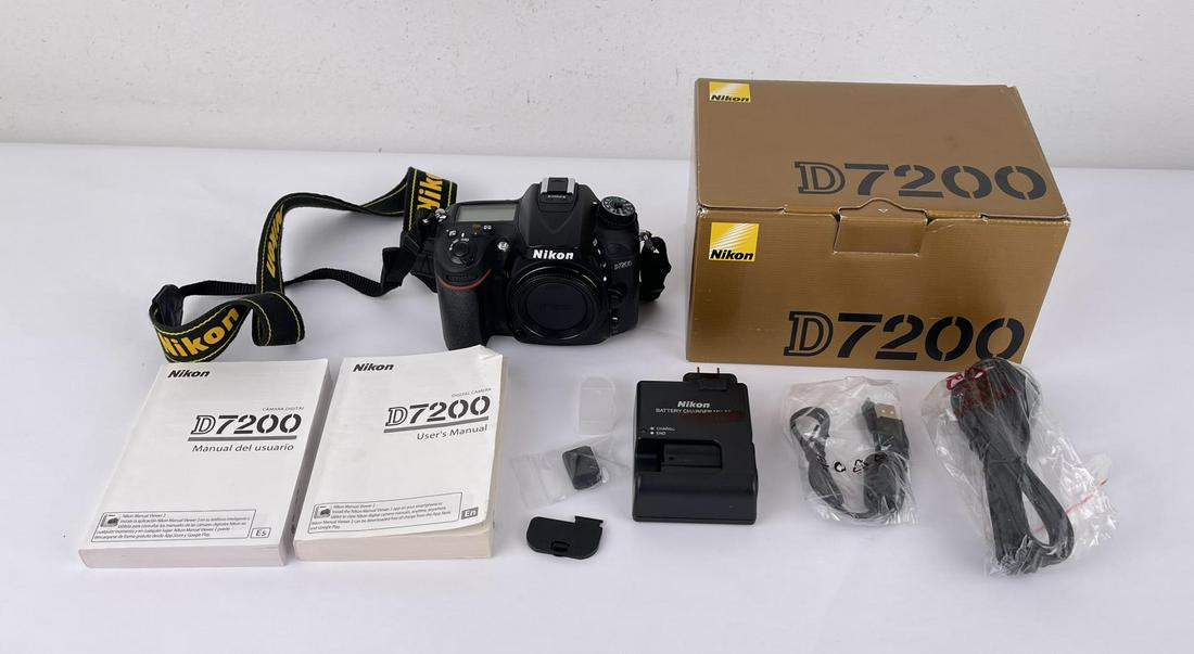 Nikon D7200 Camera Body: Nice body in box with accessories.