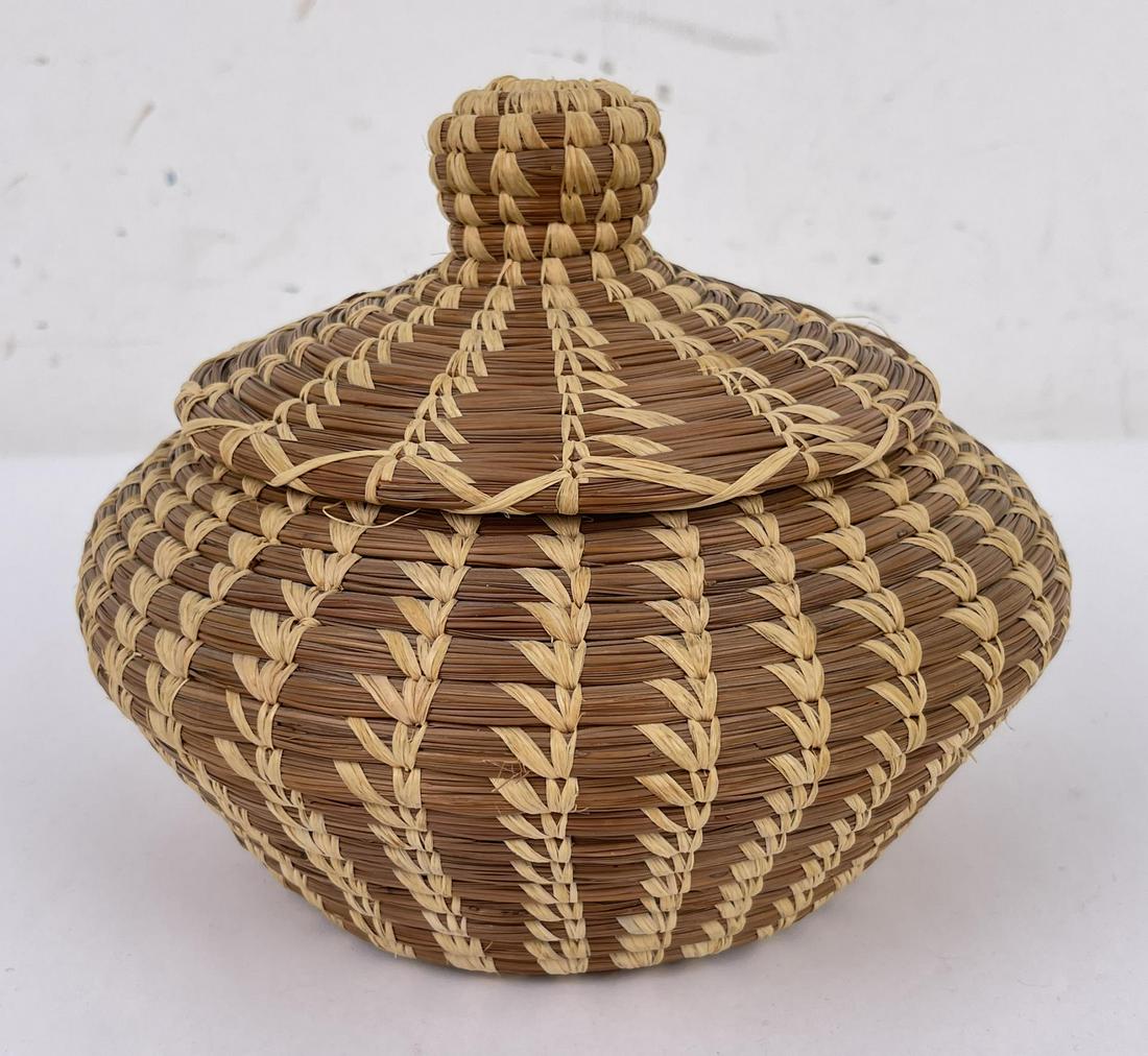 Native American Indian Pine Needle Basket (1 of 7)