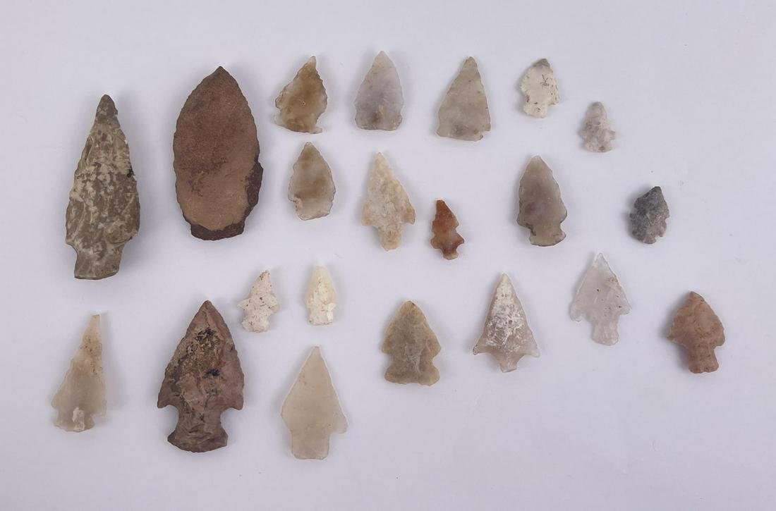 Collection of Ancient Indian Arrowhead Points (1 of 8)