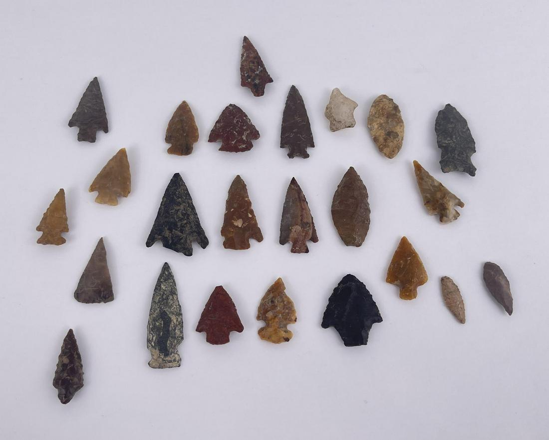 Collection of Ancient Indian Arrowhead Points (1 of 8)