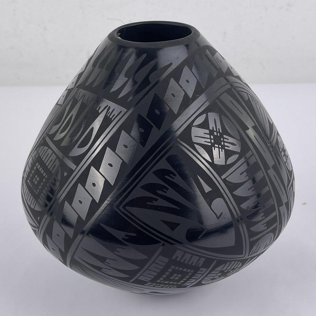Mata Ortiz Pottery Oscar Jr G Quezada Pot Vase (1 of 6)