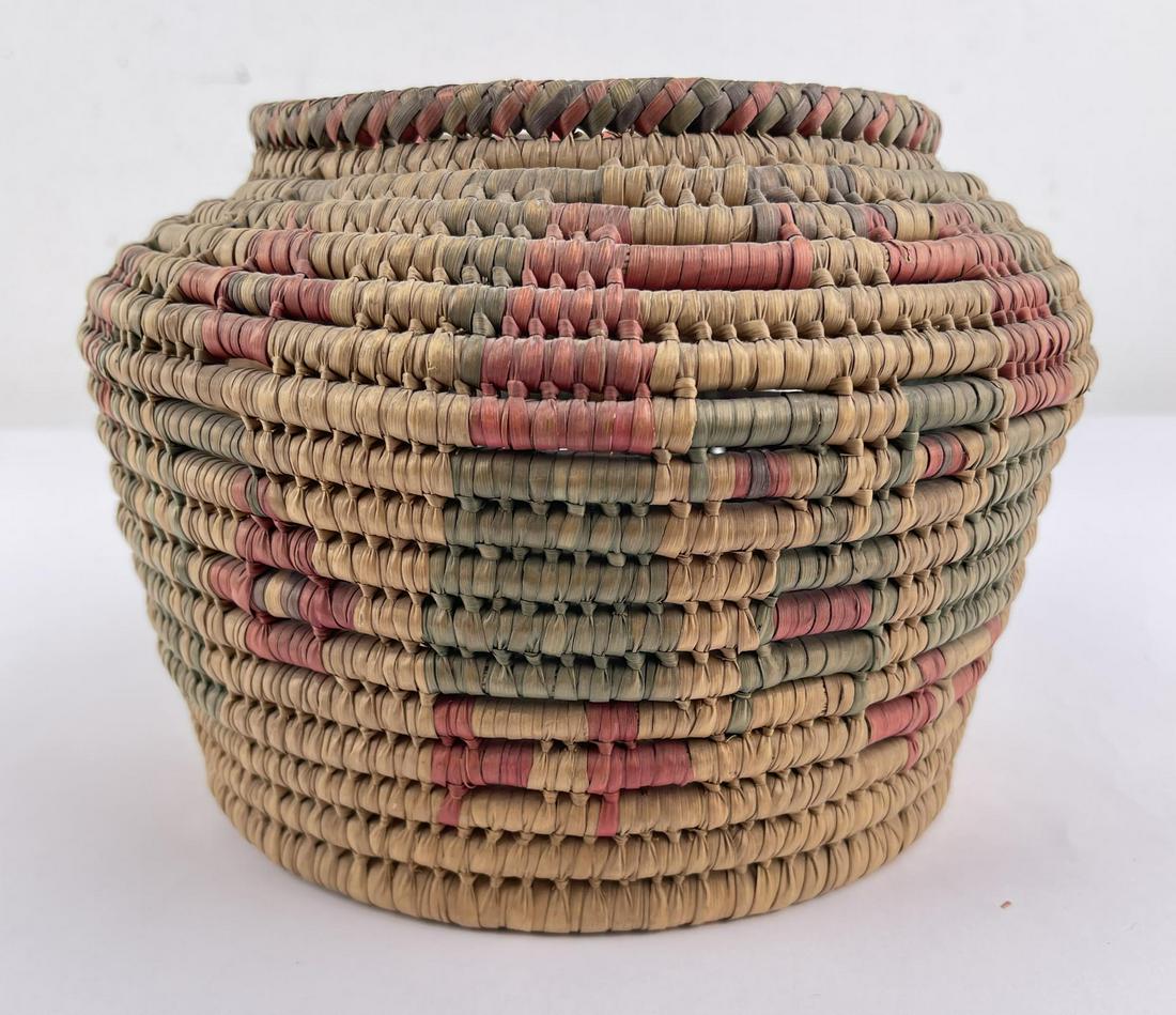 Woven Lidded Basket (1 of 9)