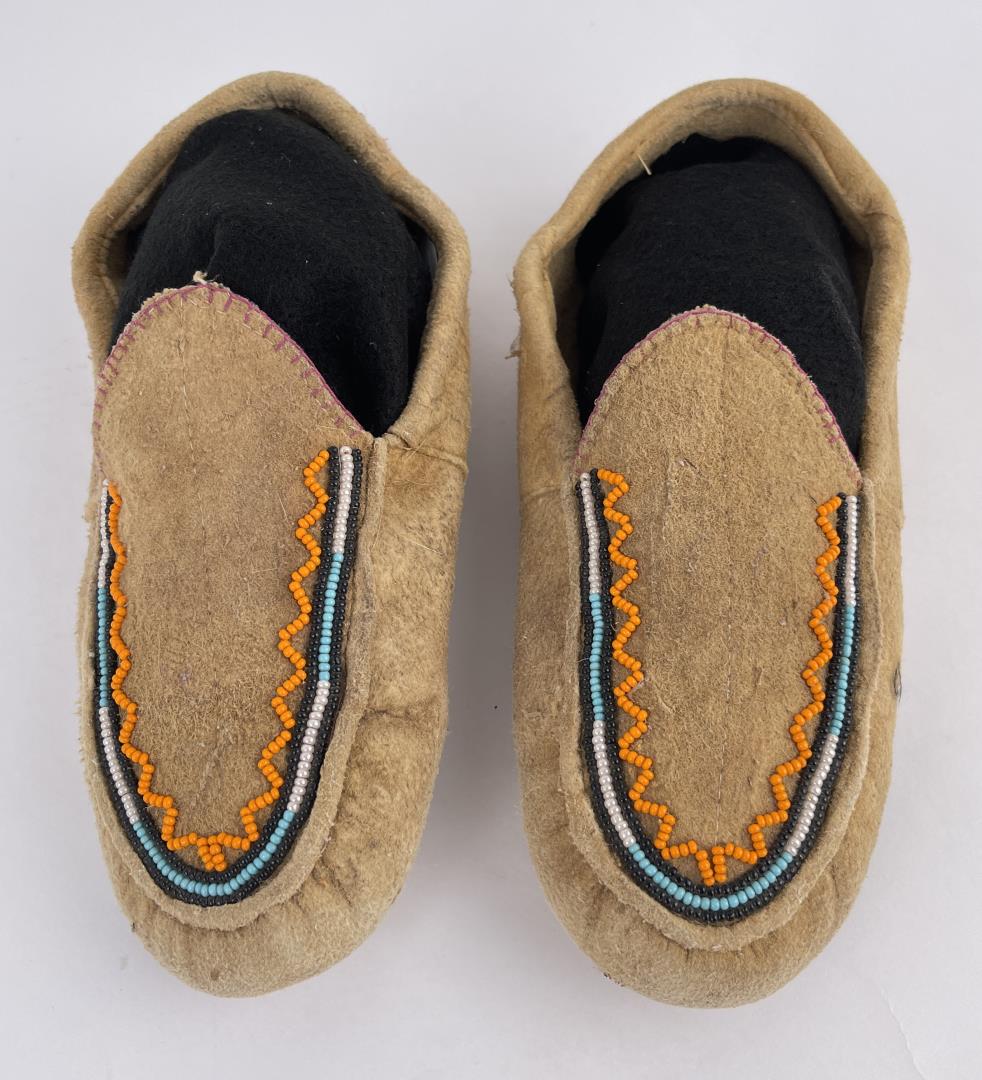 Cree Native American Indian Beaded Moccasins (1 of 5)