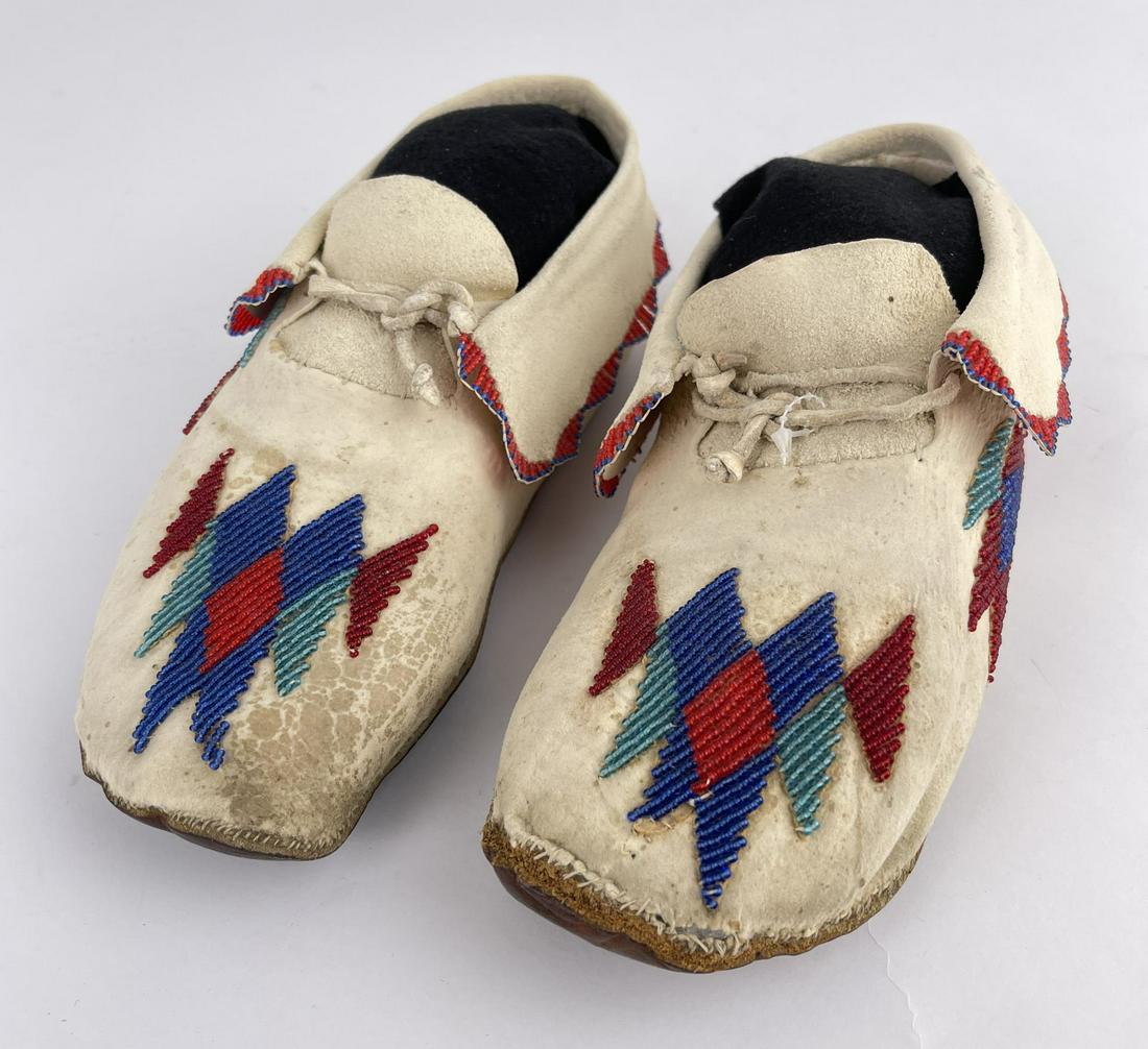Crow Indian Montana Beaded Moccasins (1 of 8)