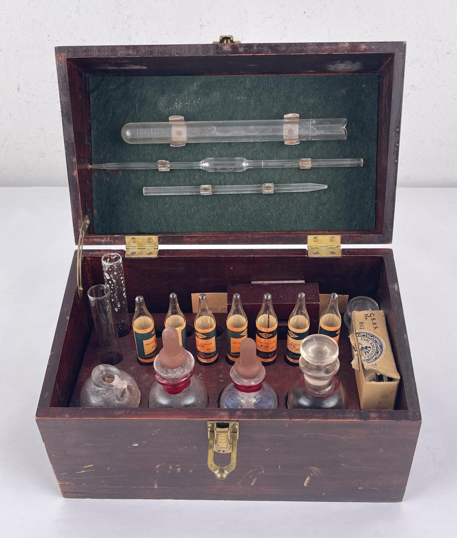 Antique Doctors Blood Sugar Test Kit (1 of 10)