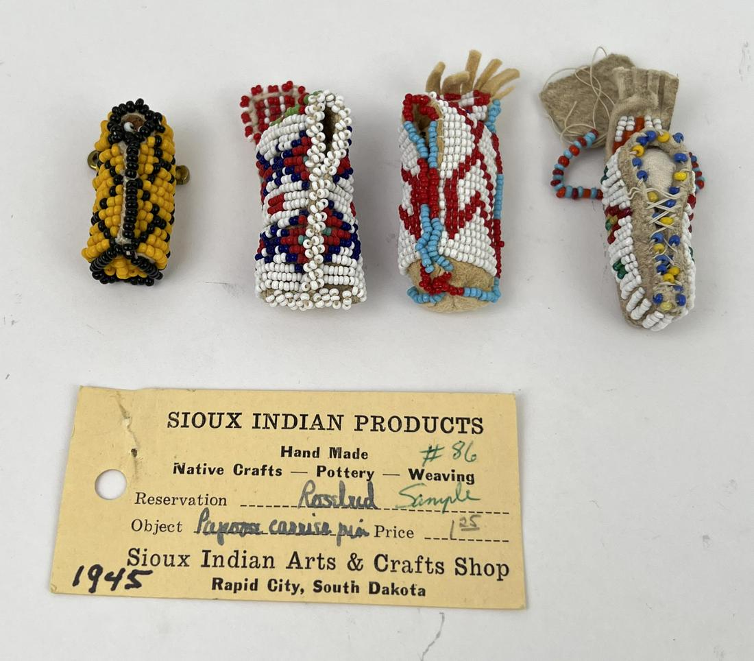 Miniature Native American Indian Beaded Items (1 of 6)