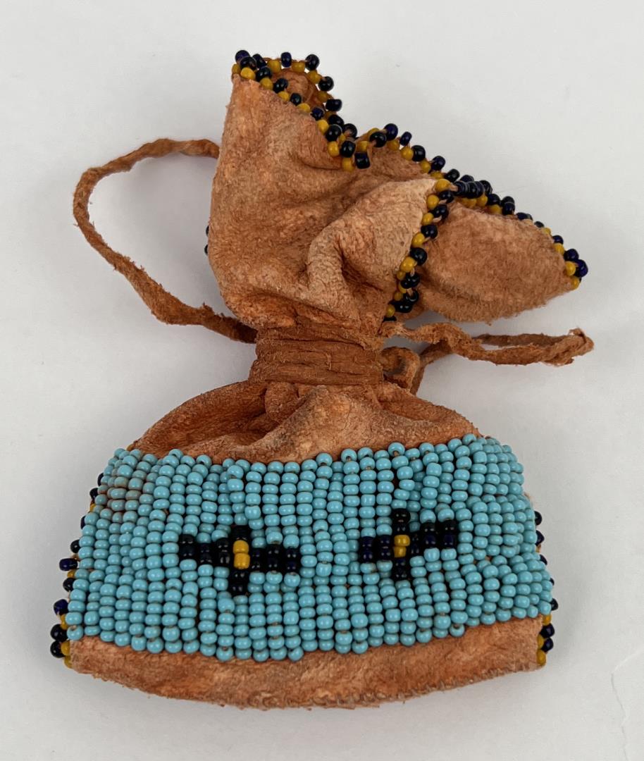 Blackfoot Indian Montana Beaded Medicine Bag (1 of 5)