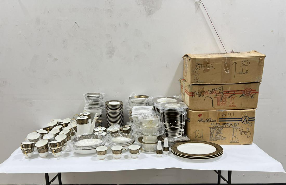 Mikasa Mount Holyoake Dining China Set: Huge set. 337 total pieces. Quite a few new in original box.
