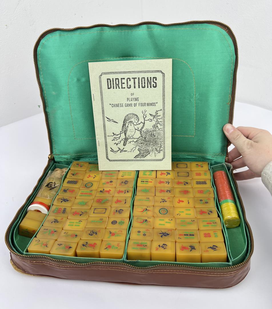 Chinese Bakelite Mahjong Set (1 of 8)