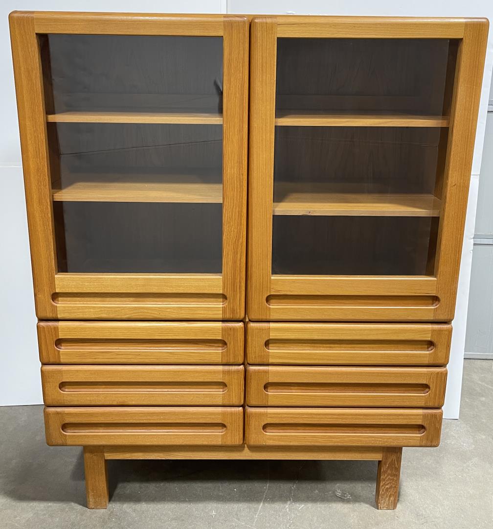 Danish Mid Century Modern Lighted Cabinet (1 of 13)