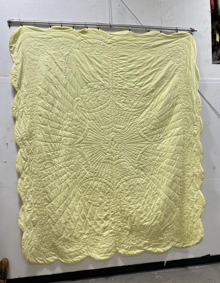 Antique Handmade Quilt: 84" by 101".