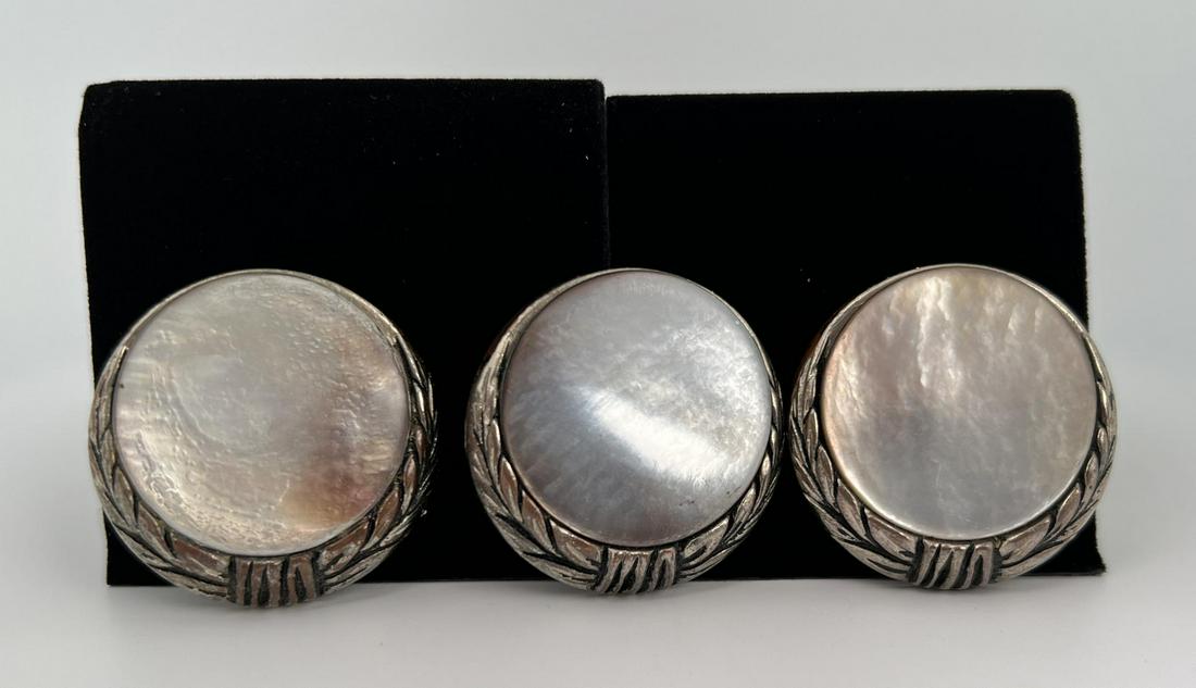 Victorian Mother of Pearl Buttons (1 of 3)