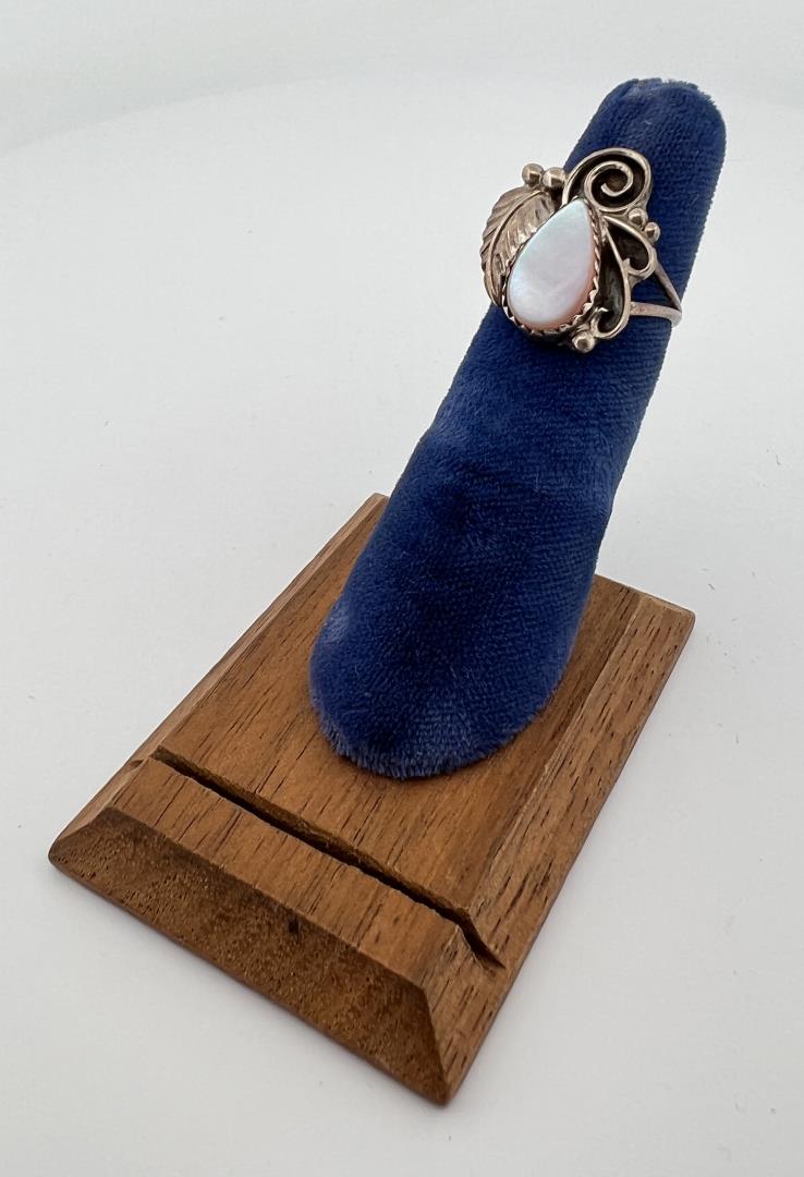Navajo Sterling Silver Mother of Pearl Ring: Size 4 1/2 Allard Auction Collection Inv: ZUR 42497