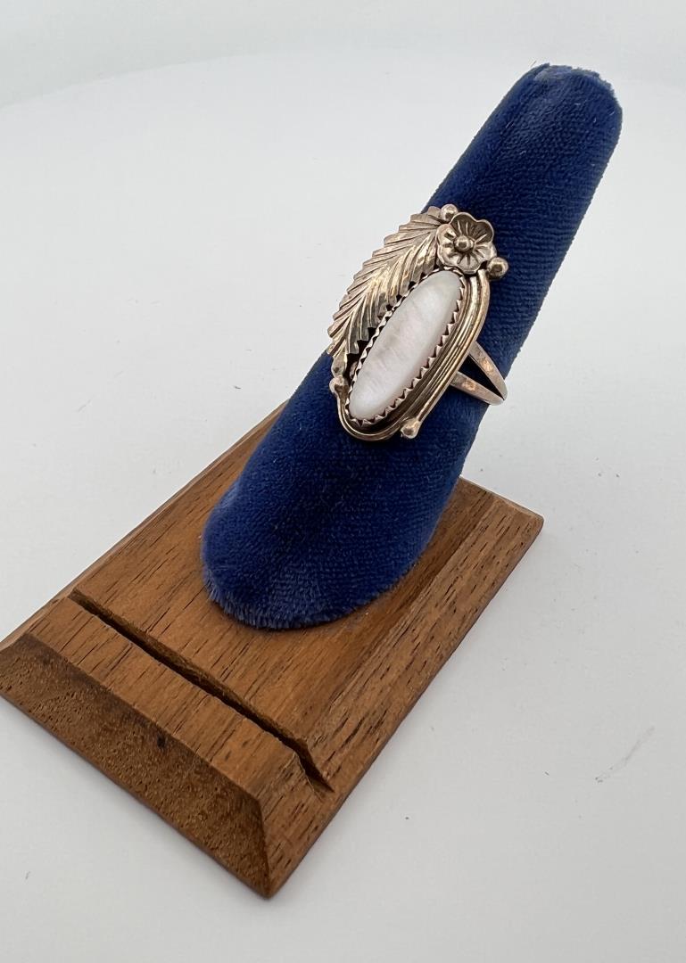 Navajo Sterling Silver Mother of Pearl Ring: Size 5 Allard Auction Collection Inv: ZUR 42497
