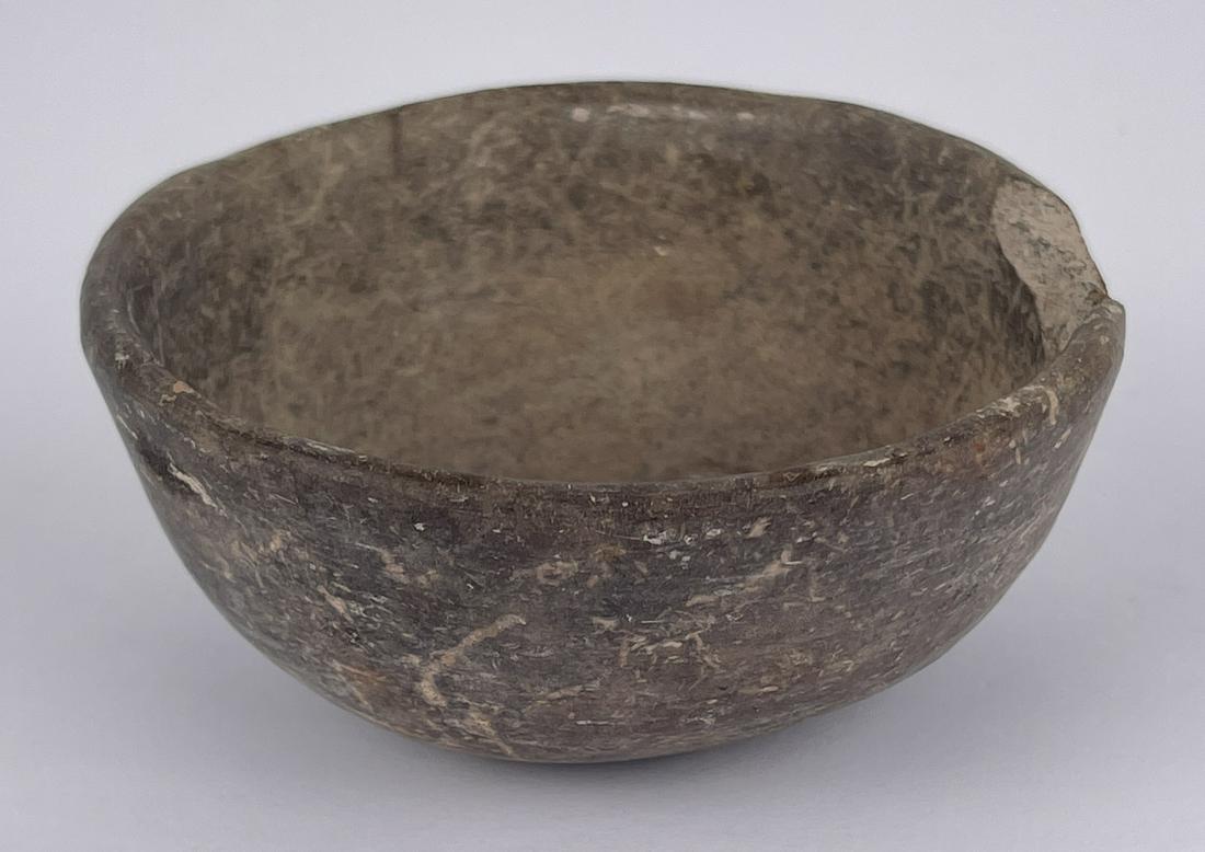 Ancient Mimbres Pottery Indian Pot Vessel (1 of 5)