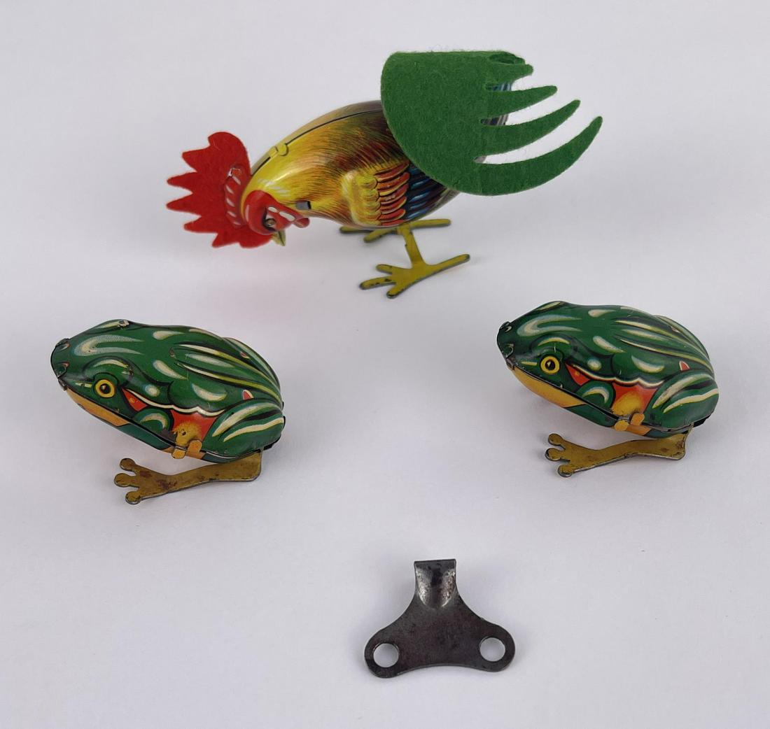 Group of Vintage Tin Toys Chicken Frogs: Nice grouping.