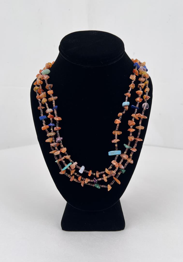 Zuni Heishi Agate Necklace: Nice necklace.