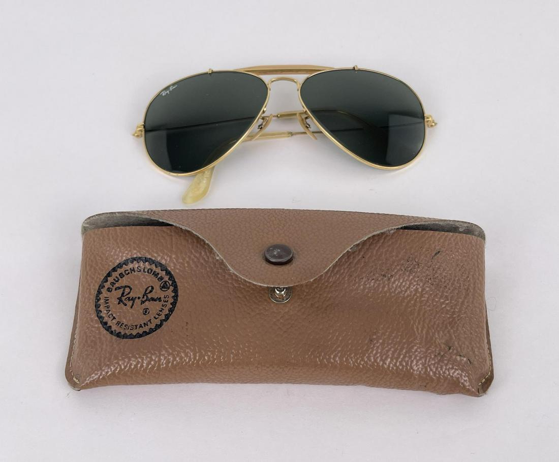 Vintage Ray Ban Sunglasses: Nice set in case.