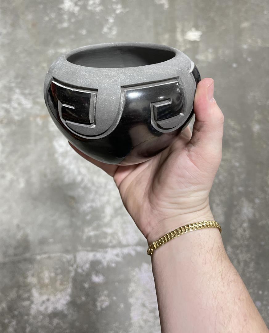 Madeline Naranjo Santa Clara Pueblo Indian Pot (1 of 6)