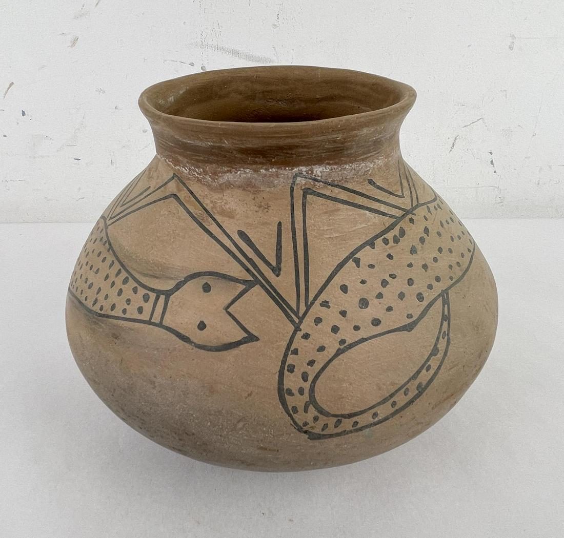 Casas Grandes Indian Pottery Pot (1 of 5)