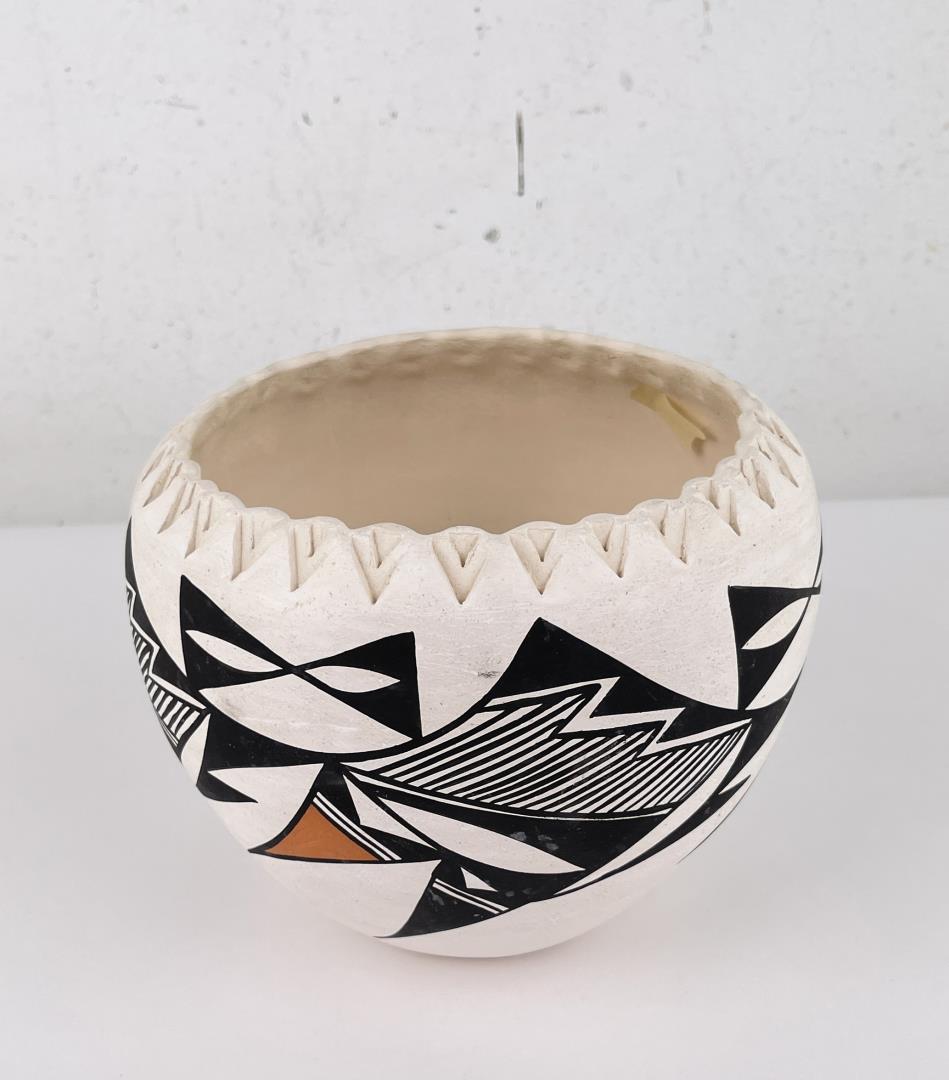 Concho Acoma Pueblo Indian Pot (1 of 5)