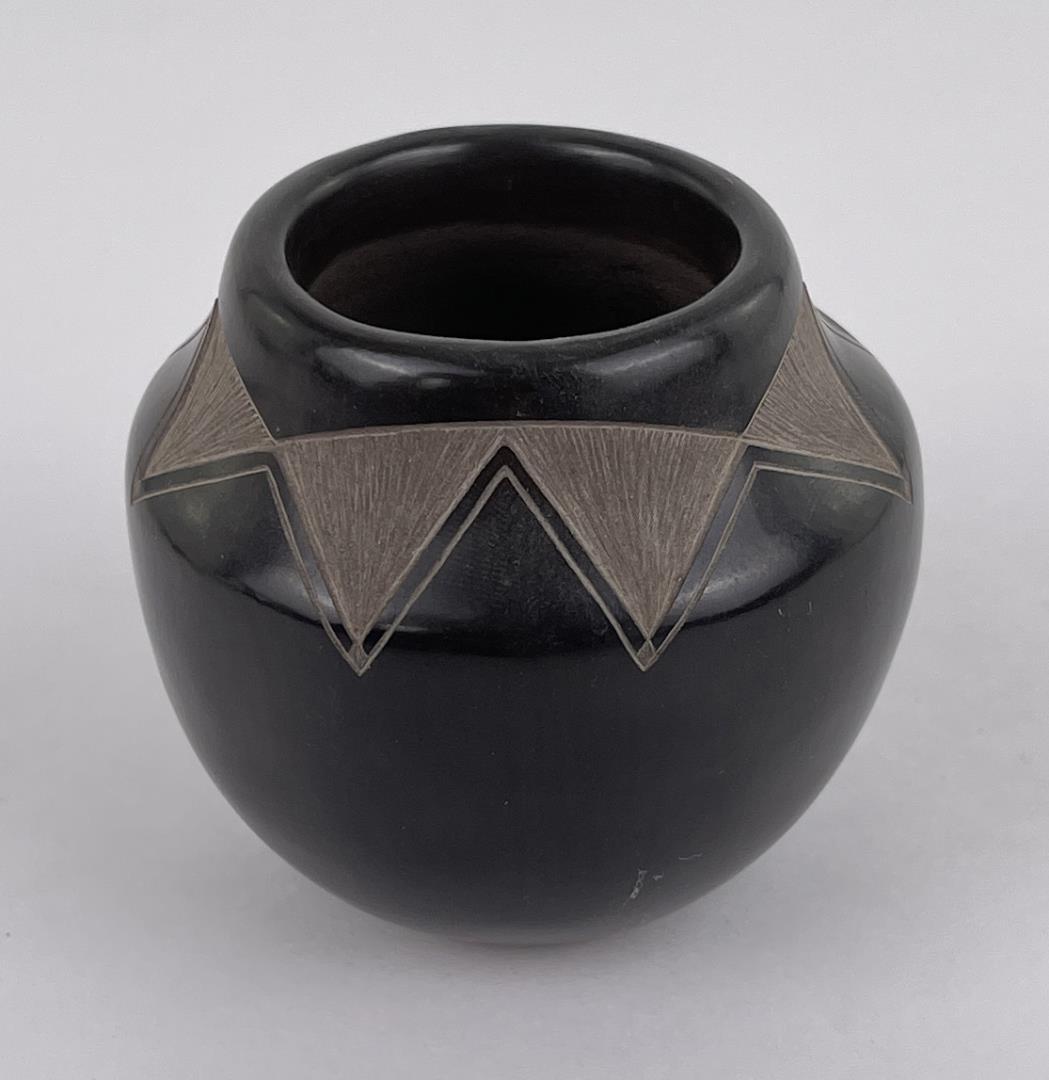 Judy Harvier Nana-Kaa Santa Clara Pueblo Pot (1 of 6)