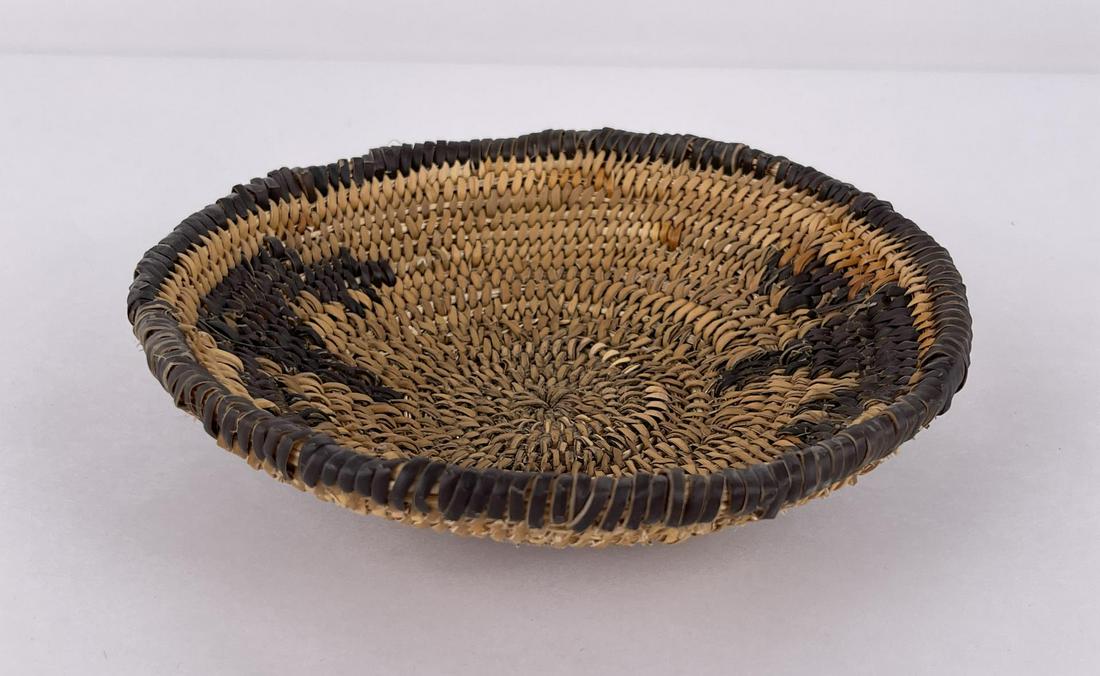 Southwest Native American Indian Basket: 6 1/2" diameter. Allard Auction Collection Inv: MNS 40515
