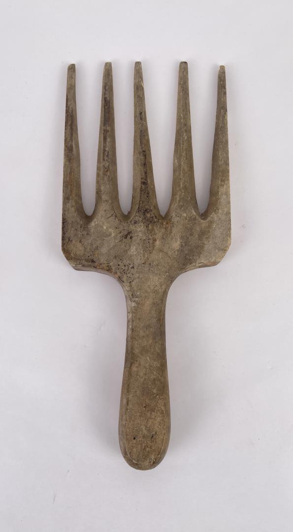 Antique Inuit Eskimo Slush Rake Ice Fishing: 11 7/8" long. Allard Auction Collection Inv: EOTX 42383