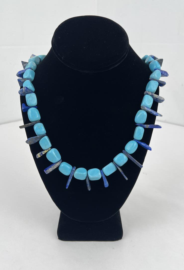 Southwest Turquoise Howlite Lapis Lazuli Necklace: Very nice necklace.