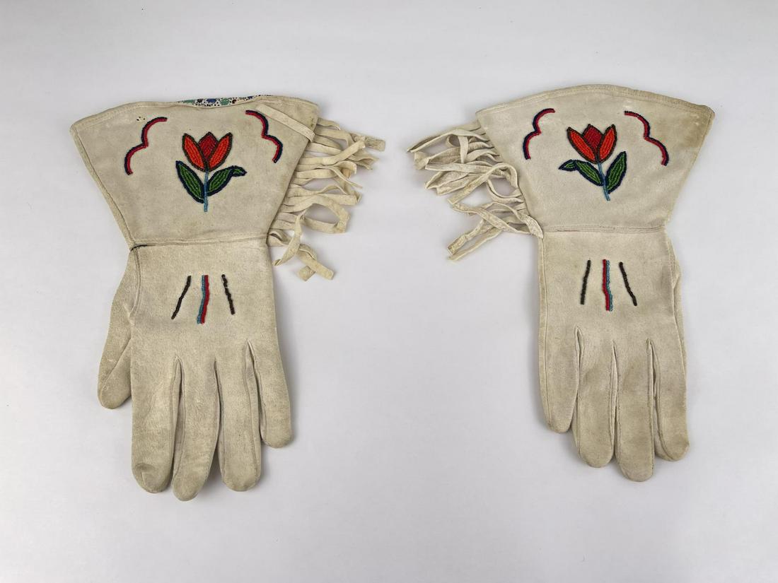 Montana Blackfoot Indian Beaded Gauntlets (1 of 3)