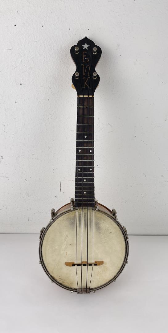 Antique Banjo Ukulele Banjolele (1 of 9)