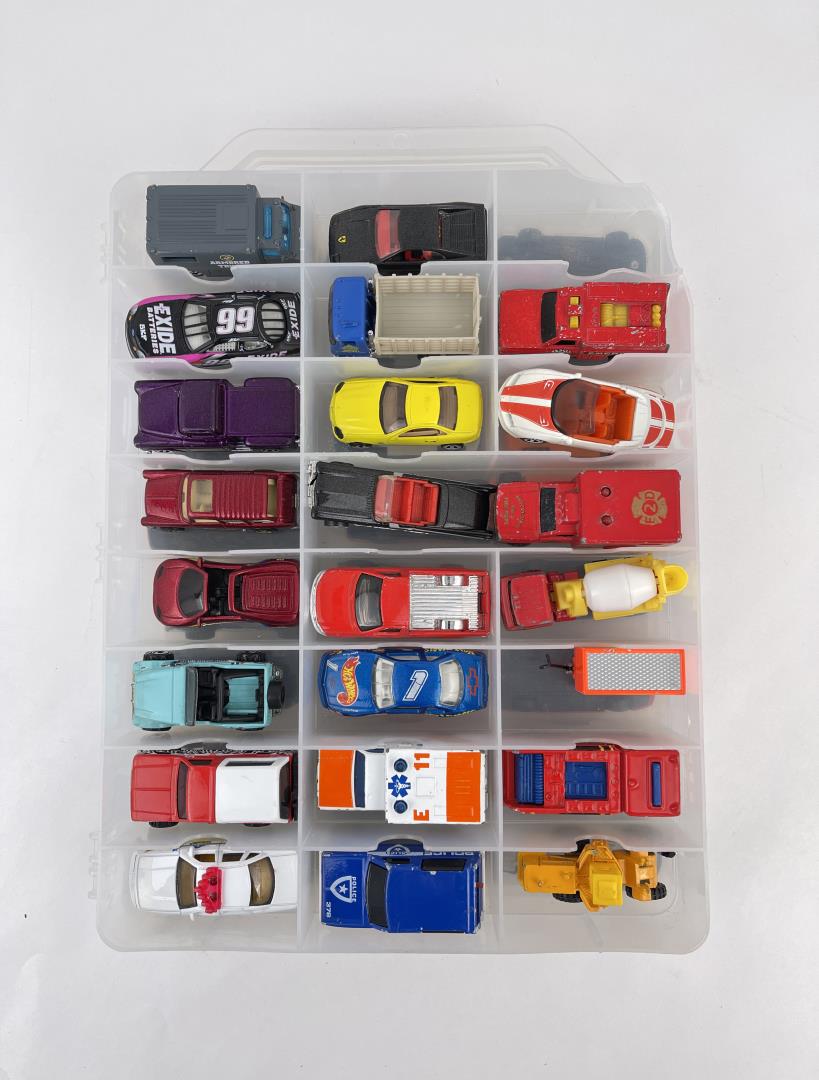47 Hot Wheels Toy Cars: Nice grouping in carrier.