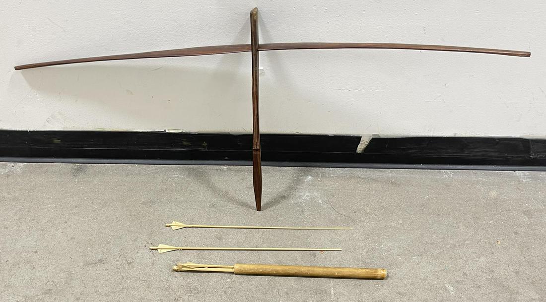 Vietnam War Montagnard Wood Crossbow: Nice set with arrows.