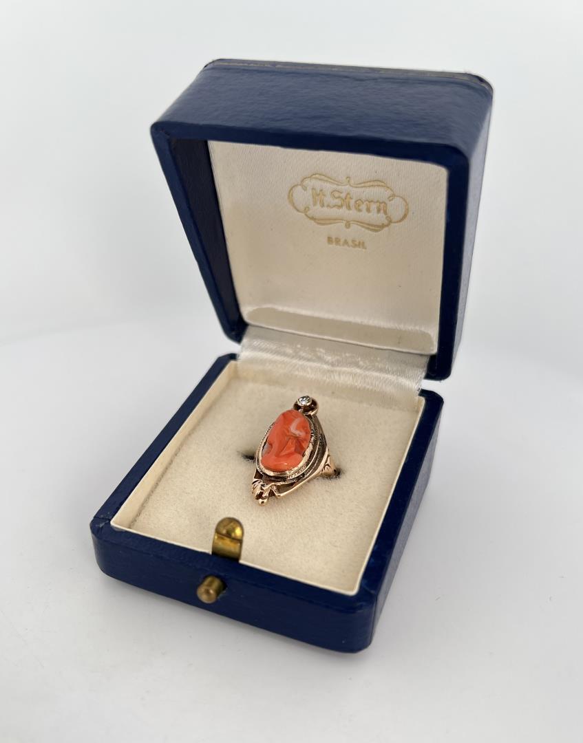 H Stern Brazil 10k Gold Cameo Diamond Ring: Size 4. 4.87 Grams total weight.