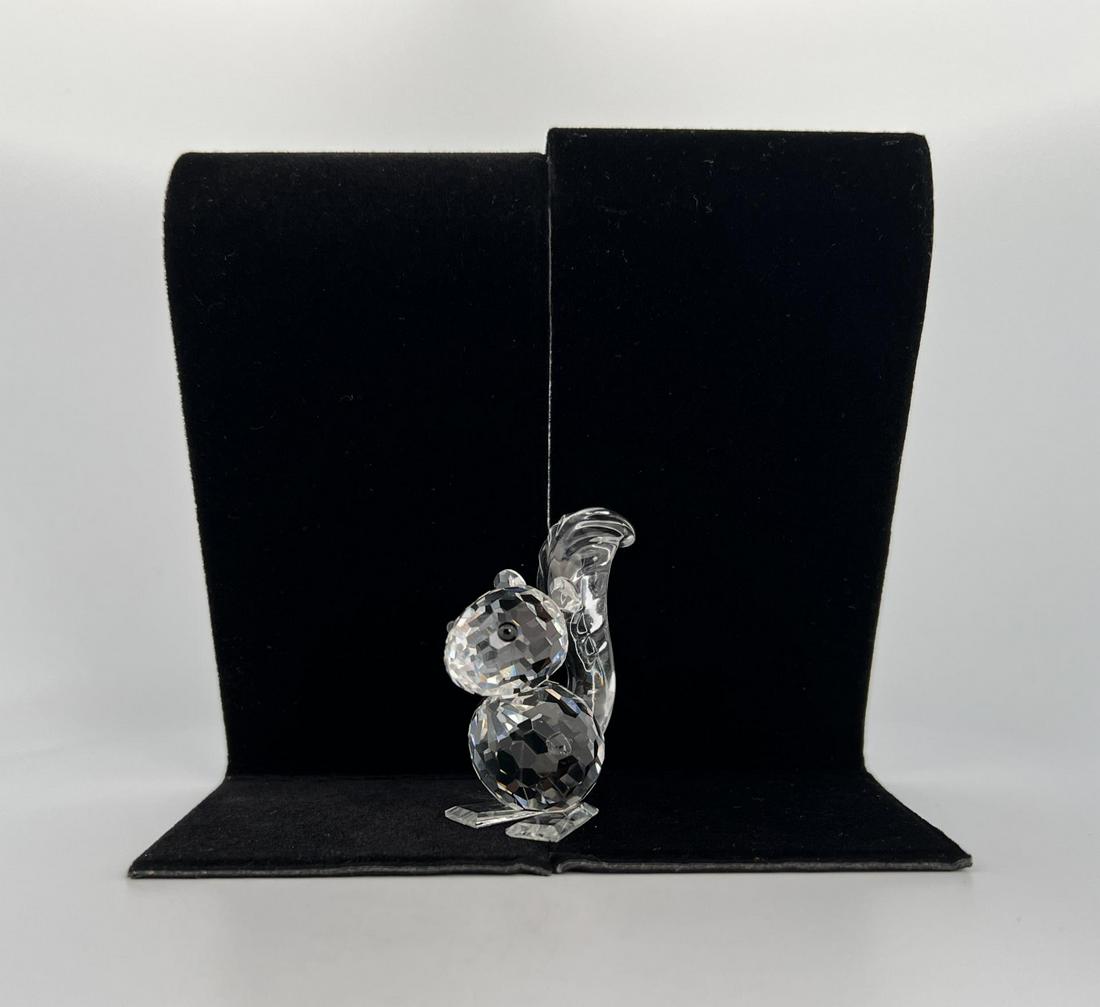 Swarovski Crystal Squirrel: Missing arms. 1 3/4" tall.