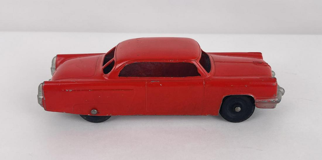 Tootsietoy Lincoln Capri Die Cast Car Toy: Original paint.