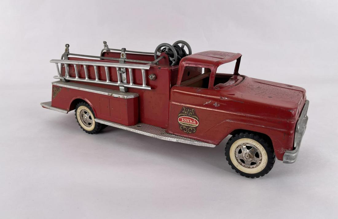 Tonka Suburban Fire Pumper Truck Toy (1 of 6)
