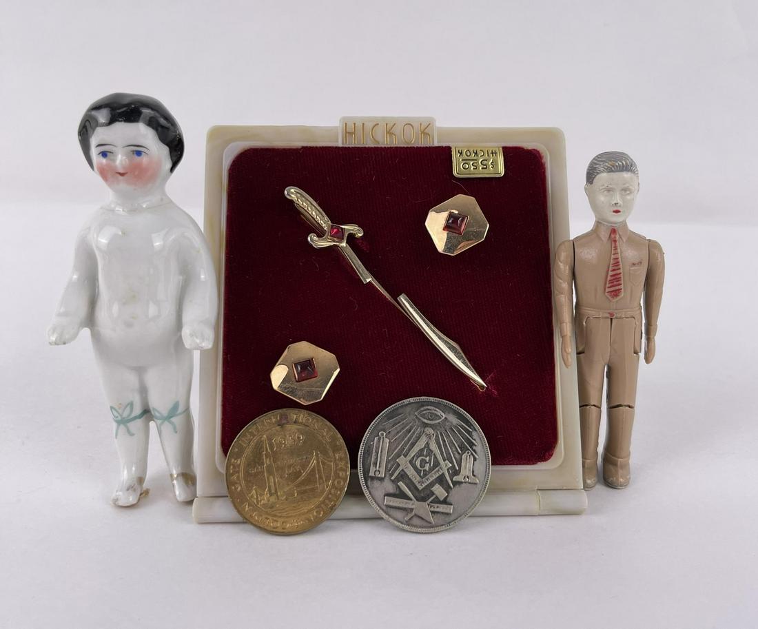 Group of Assorted Collectables Mar 31, 2023 Davis Brothers Auction