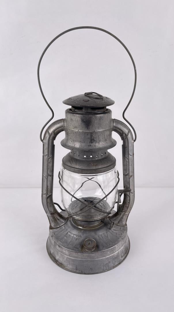 Antique Dietz No 2 D-Lite Barn Lantern (1 of 7)