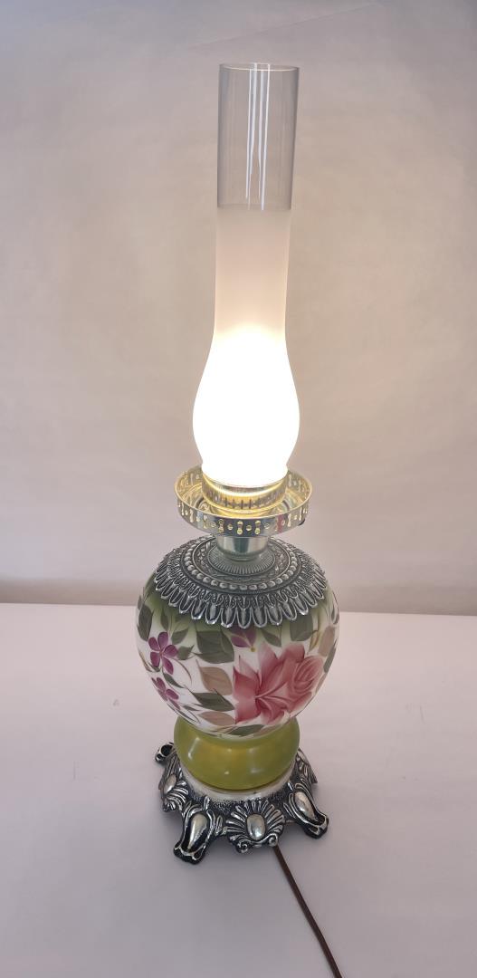 Painted Glass Gone with the Wind Lamp Base: Working condition.