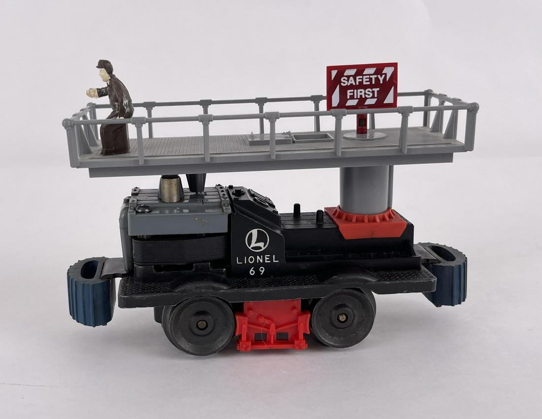 Lionel 69 Motorized Maintenance Car (1 of 5)