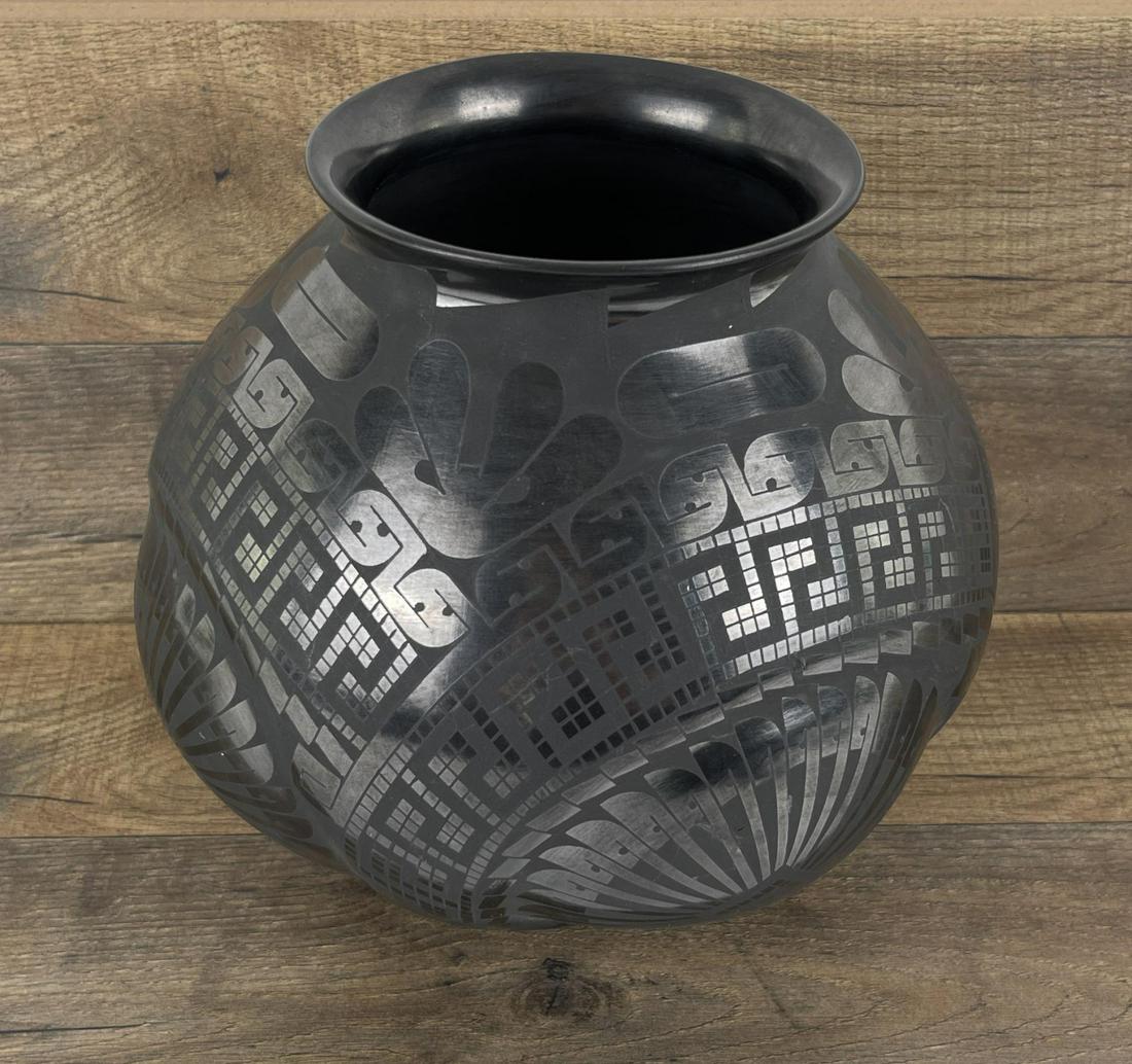 Chevo Ortiz Mata Ortiz Pottery Vase (1 of 9)