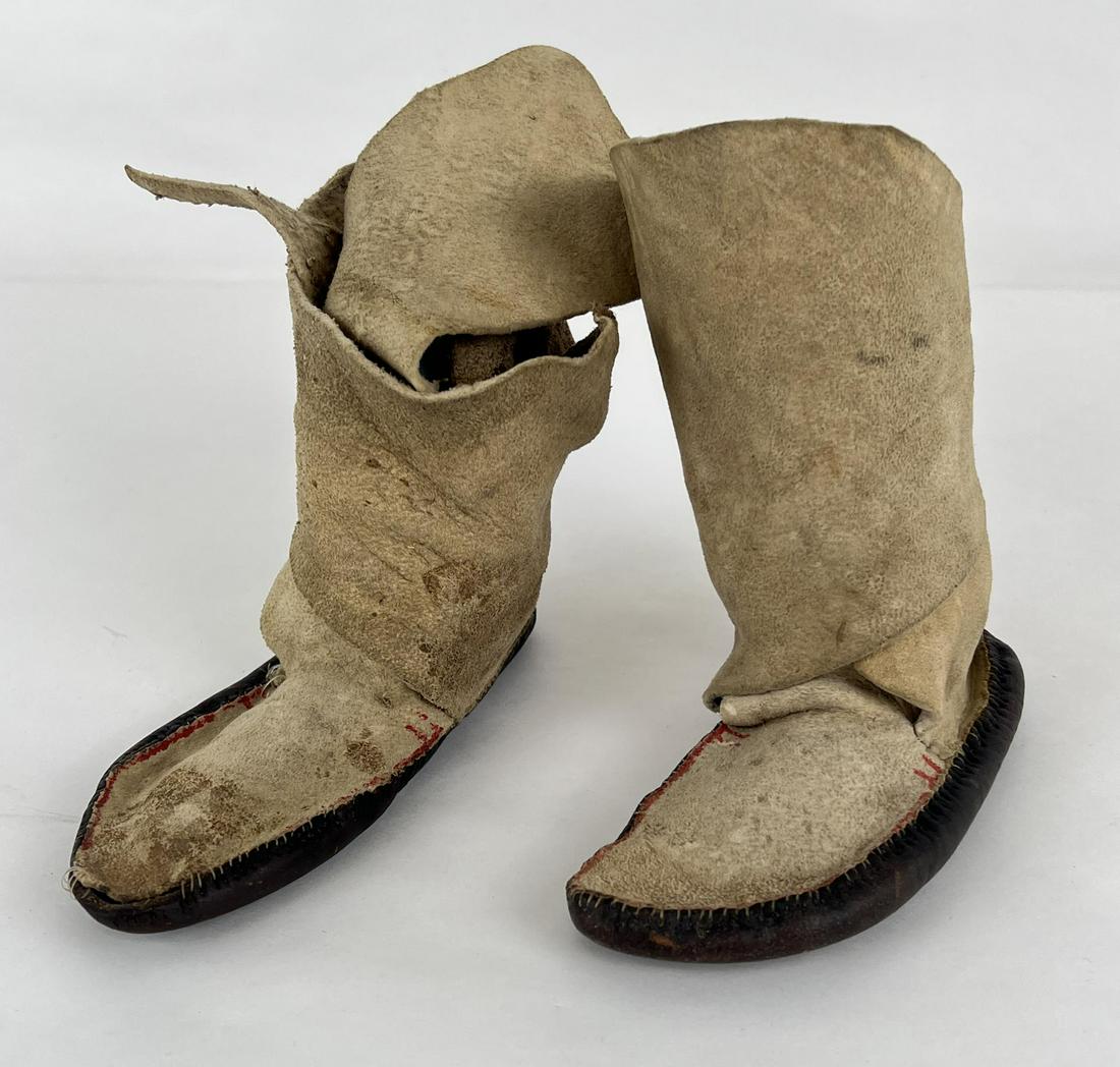 Plains Native American Indian Moccasins (1 of 9)
