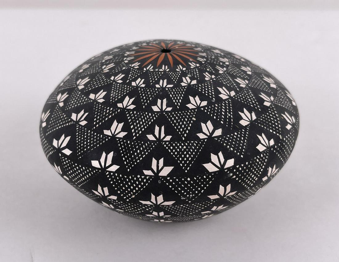 Sandra Victorino Acoma Pueblo Indian Pot (1 of 5)