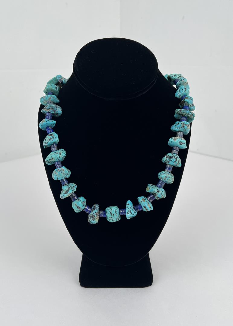 Stunning Kingman Turquoise and Lapis Necklace: Stunning necklace. Kingman Turquoise Nuggets and Lapis Lazuli Heishi.