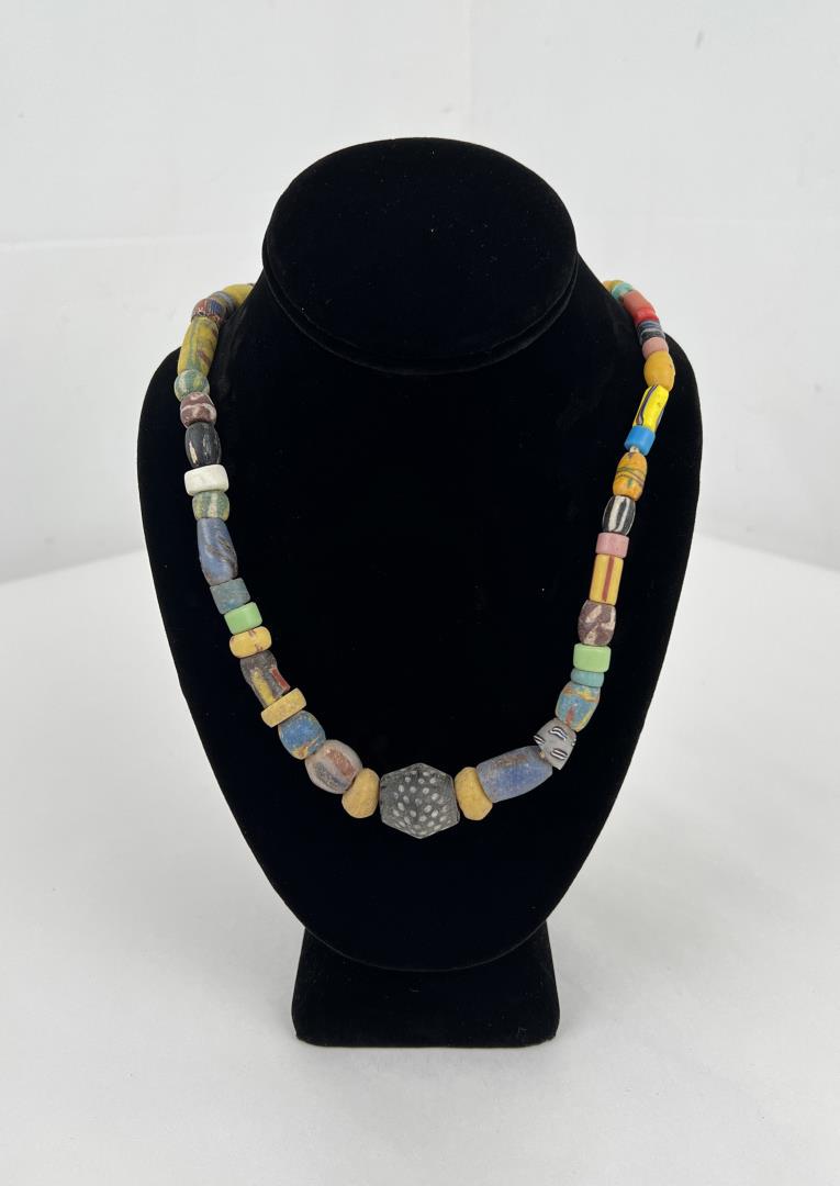 Native American Indian Trade Beads: Nice set.