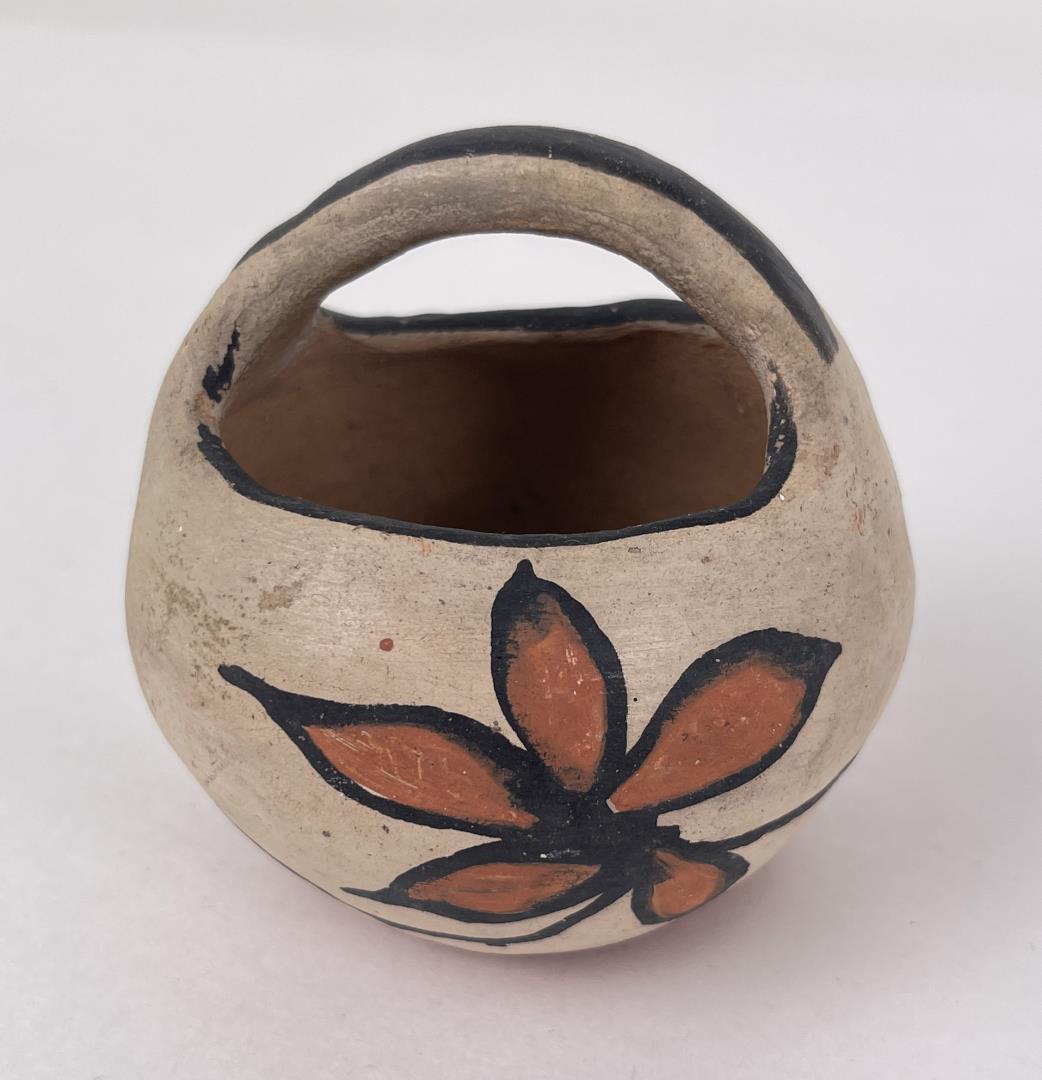Santo Domingo Pueblo Indian Basket Pot: 3 1/8" diameter, 3 1/8" tall.